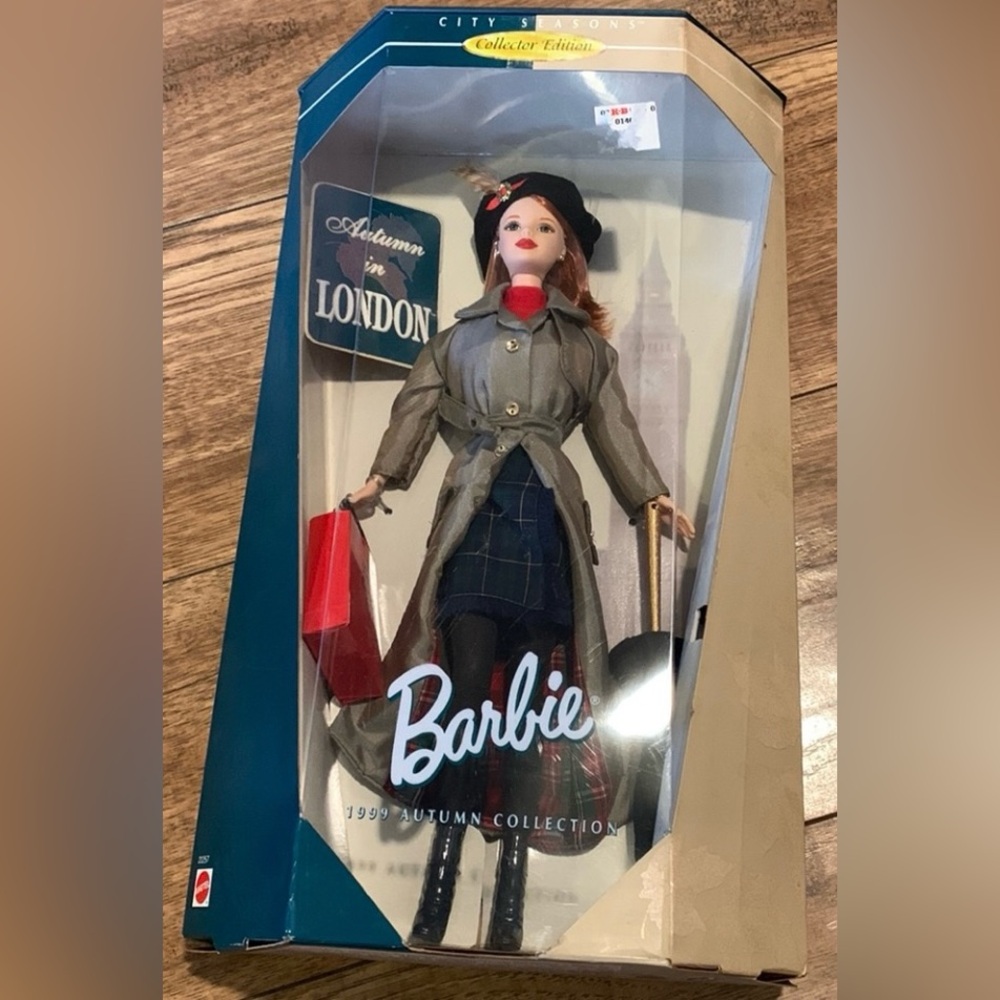 Barbie Autumn in London Doll with Gray Coat and Red Accessories